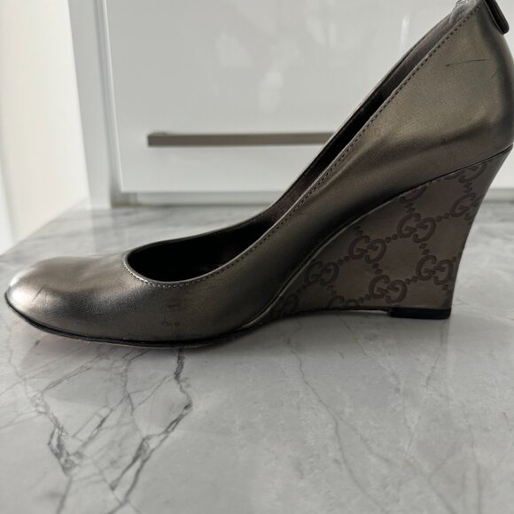 Gucci platinum wedges vintage size 6+ with Box, dusters and booklet Full Set - Picture 15 of 16